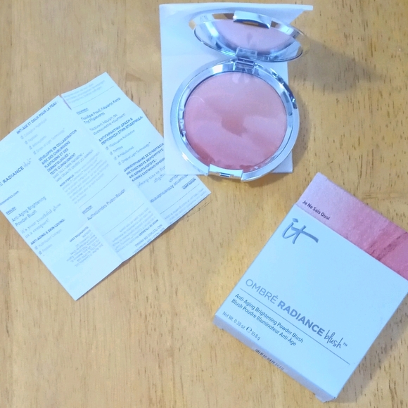 It Cosmetics - Picture 9 of 12